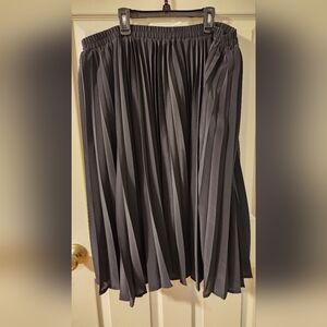 Beautiful Black Pleated Skirt